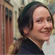 Professeure d'anglais pour adultes et enfants en ligne ou dans les alentours de Rennes. Diplômée d'un Master anglophone en école de commerce international.